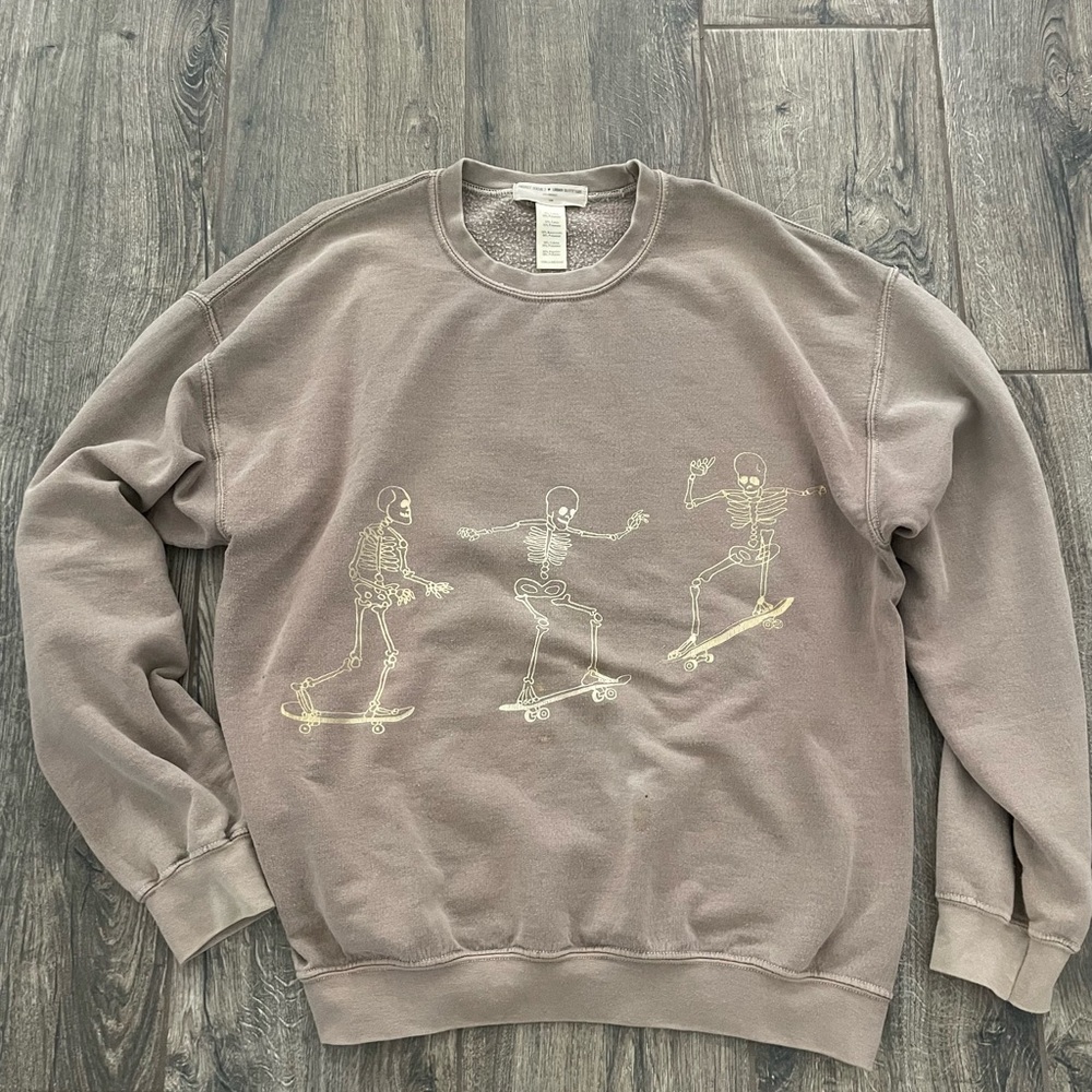 Brown urban sweatshirt with skeletons on skate board
